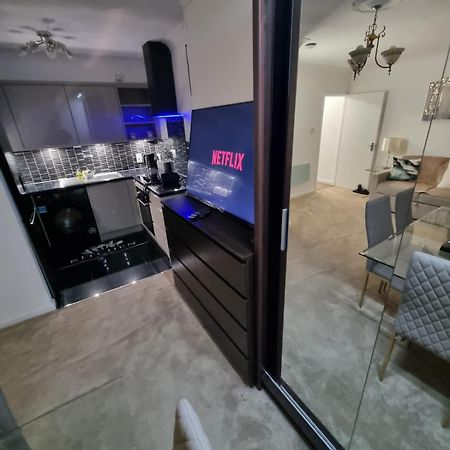 Stylish London Apartment & Free Parking Extérieur photo