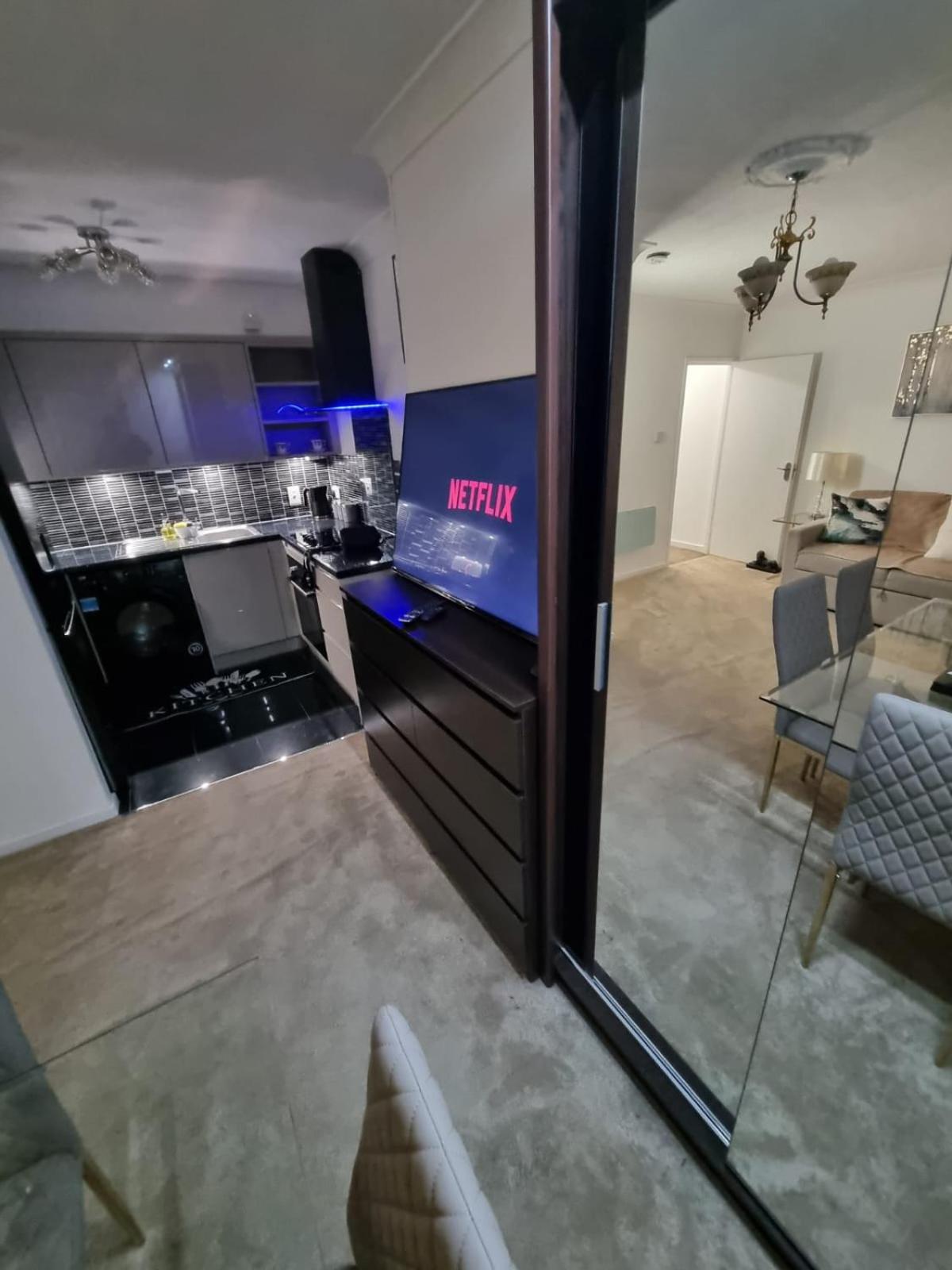 Stylish London Apartment & Free Parking Extérieur photo