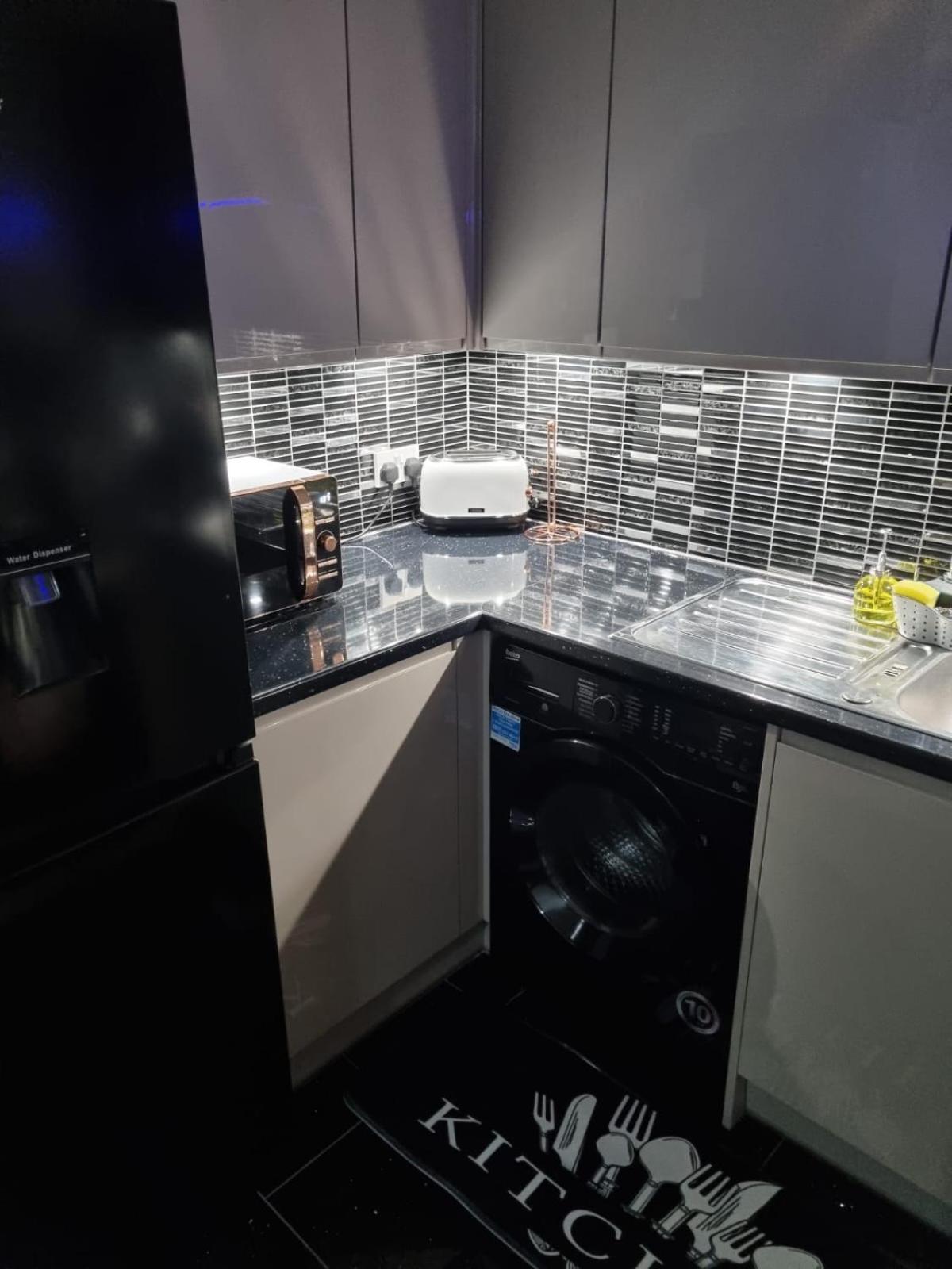 Stylish London Apartment & Free Parking Extérieur photo