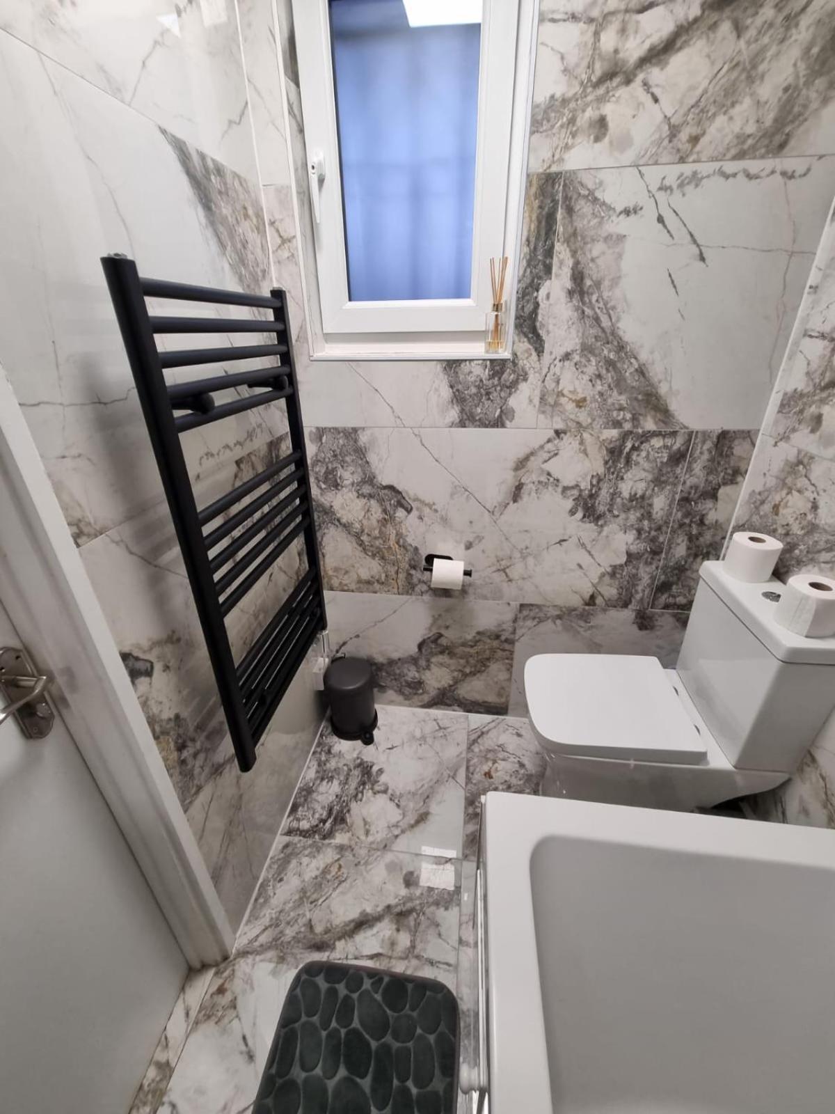 Stylish London Apartment & Free Parking Extérieur photo