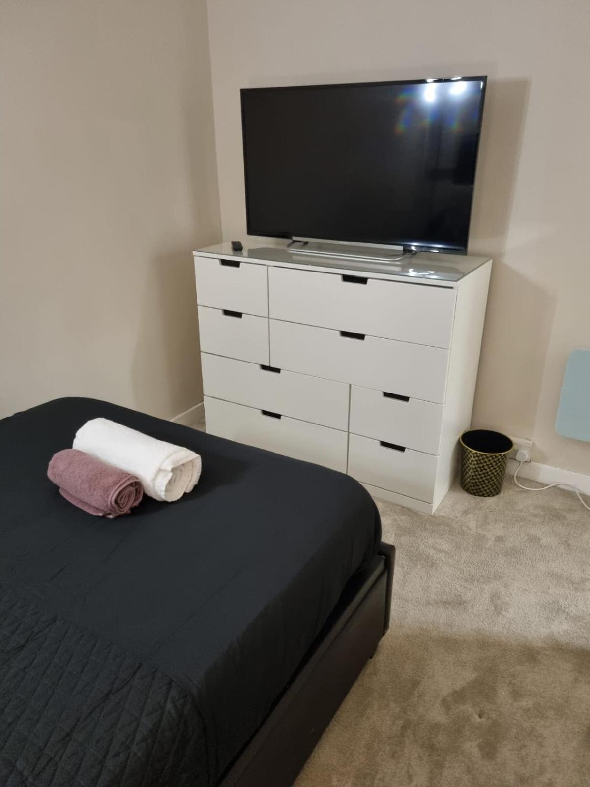 Stylish London Apartment & Free Parking Extérieur photo