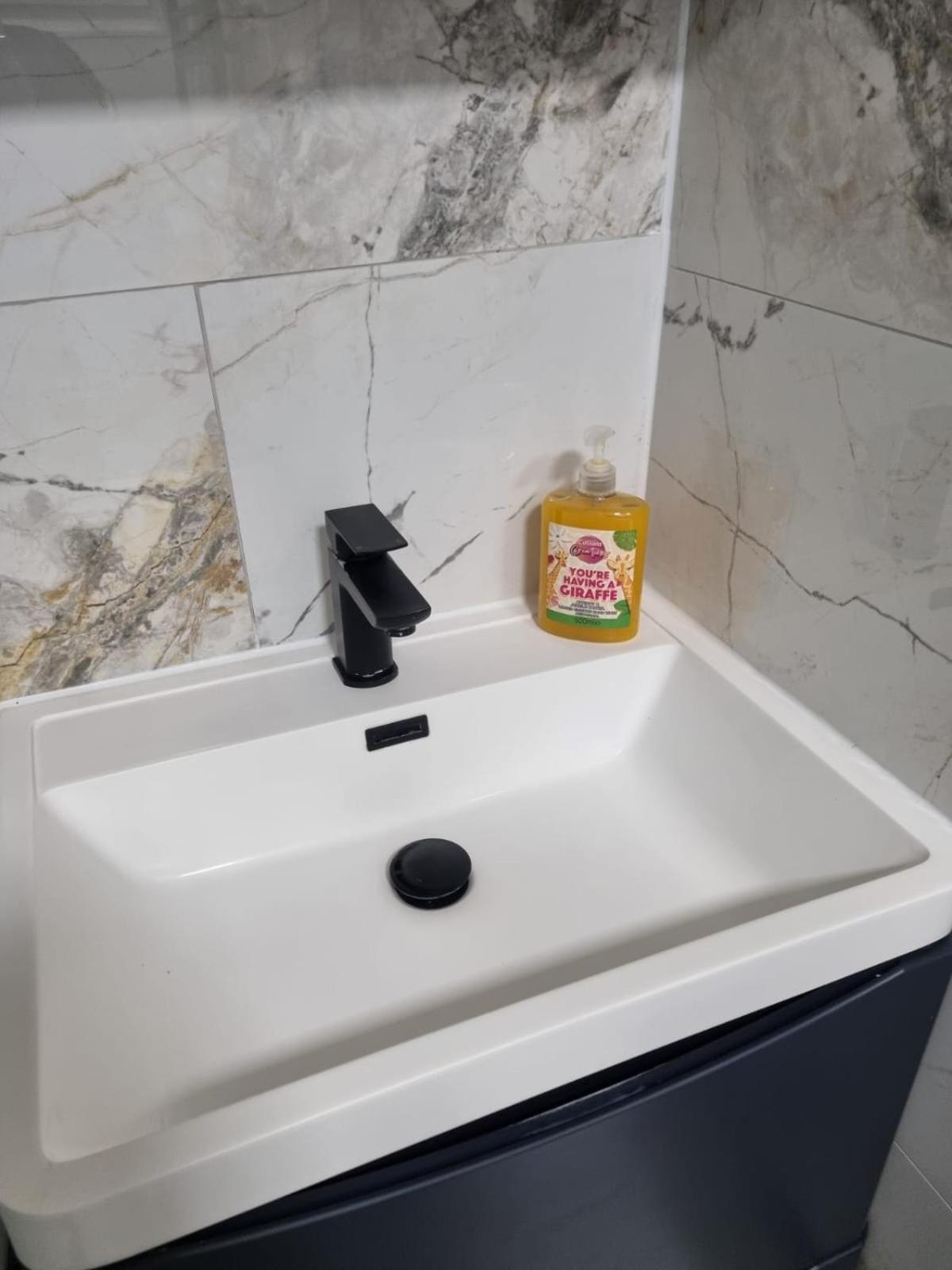 Stylish London Apartment & Free Parking Extérieur photo