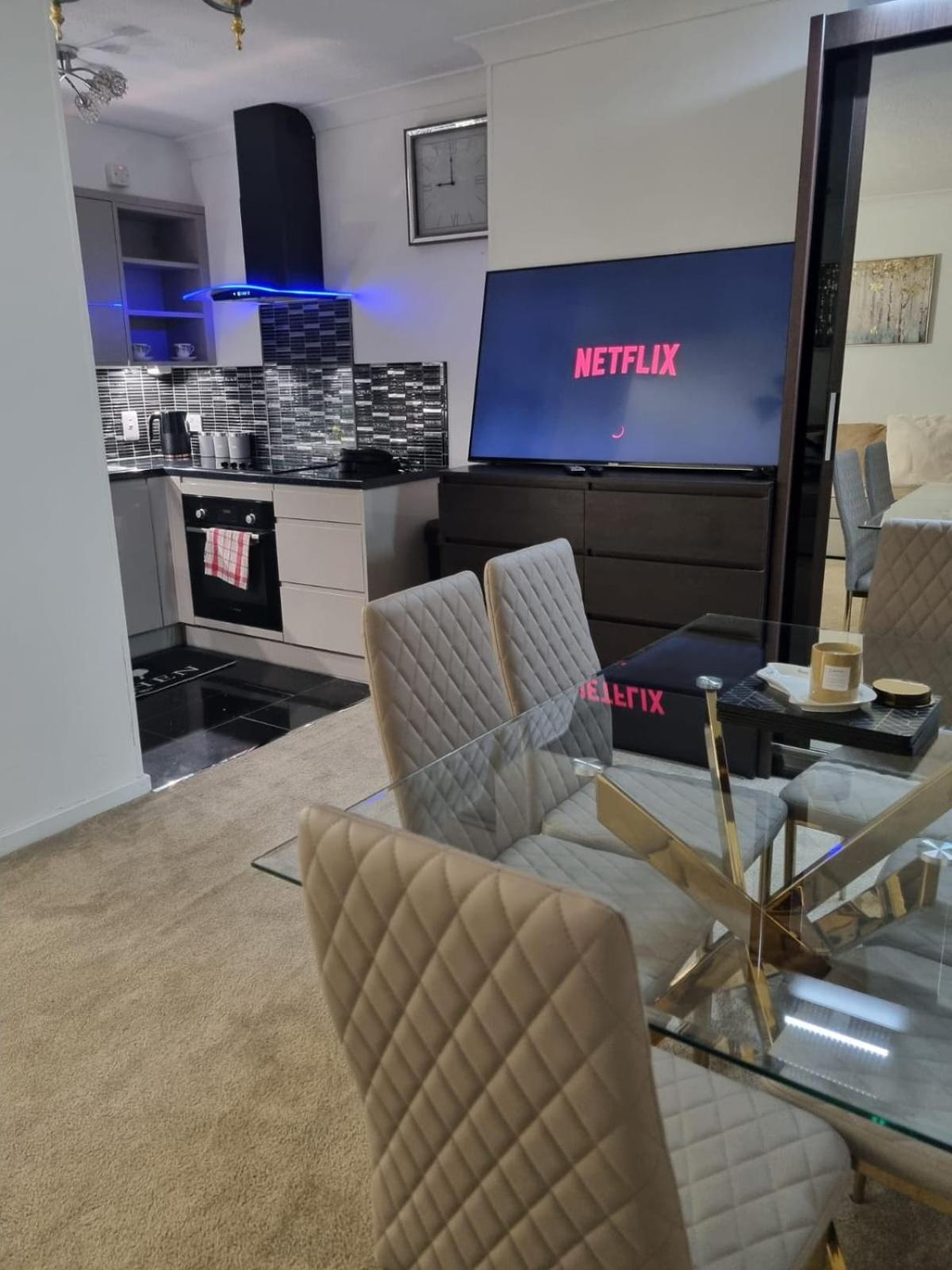 Stylish London Apartment & Free Parking Extérieur photo