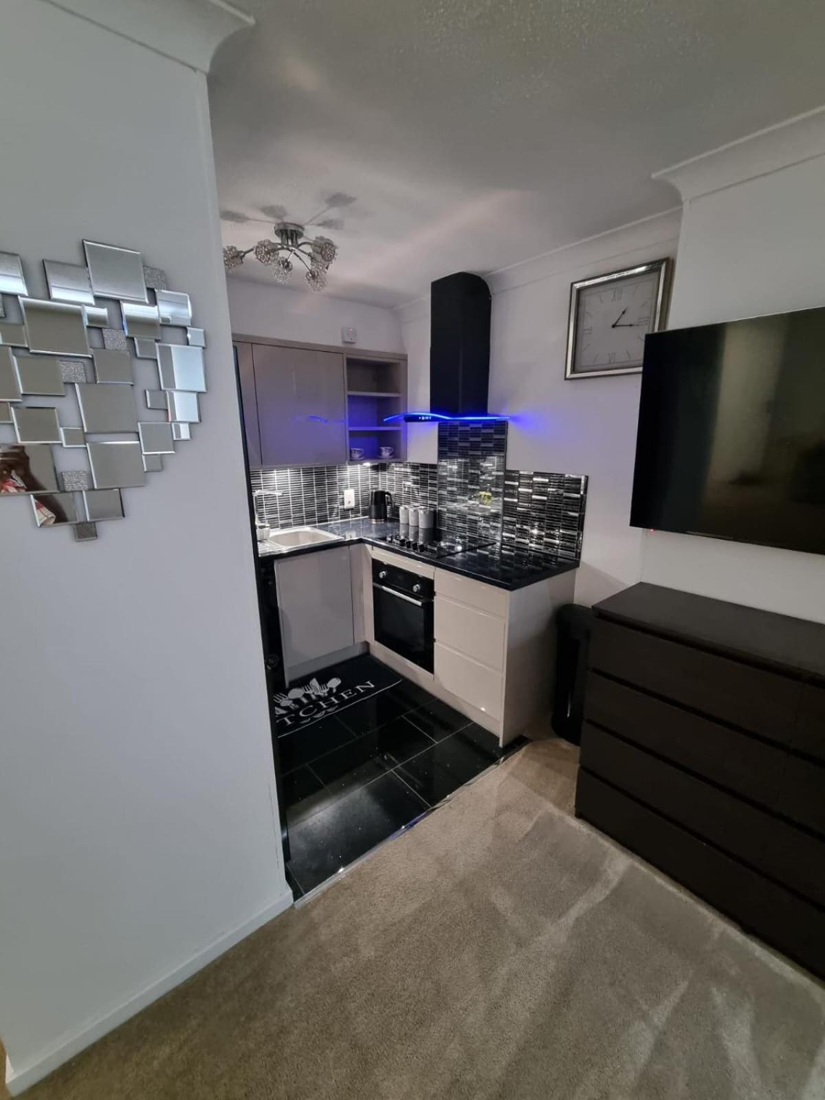 Stylish London Apartment & Free Parking Extérieur photo